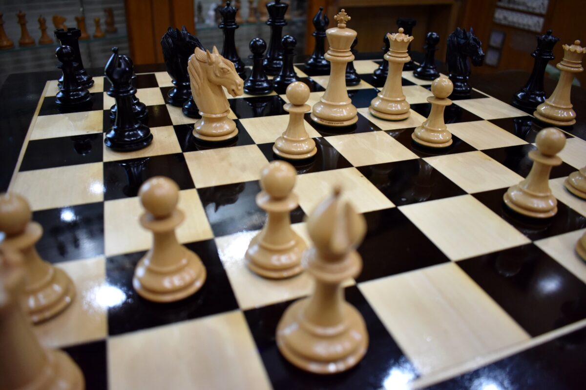 Ambassador Series Chess Pieces Boxwood & Ebony 3.75" King-3052