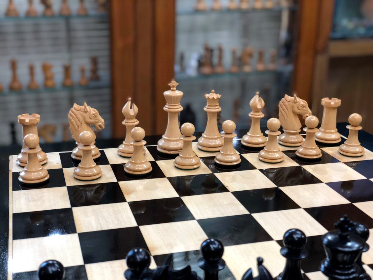 Ambassador Series Chess Pieces Boxwood & Ebony 3.75" King-3047