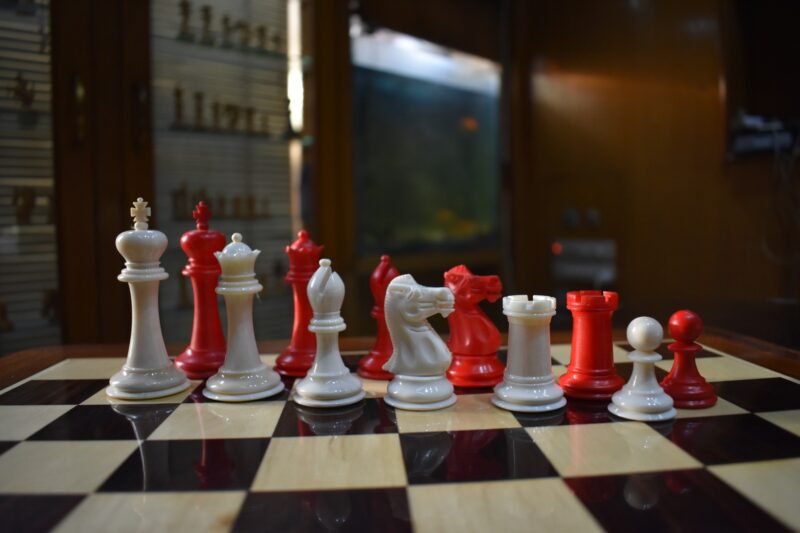 The Bone Staunton Chess Pieces Natural Bone & Red Stained Bone 3.5" King-0