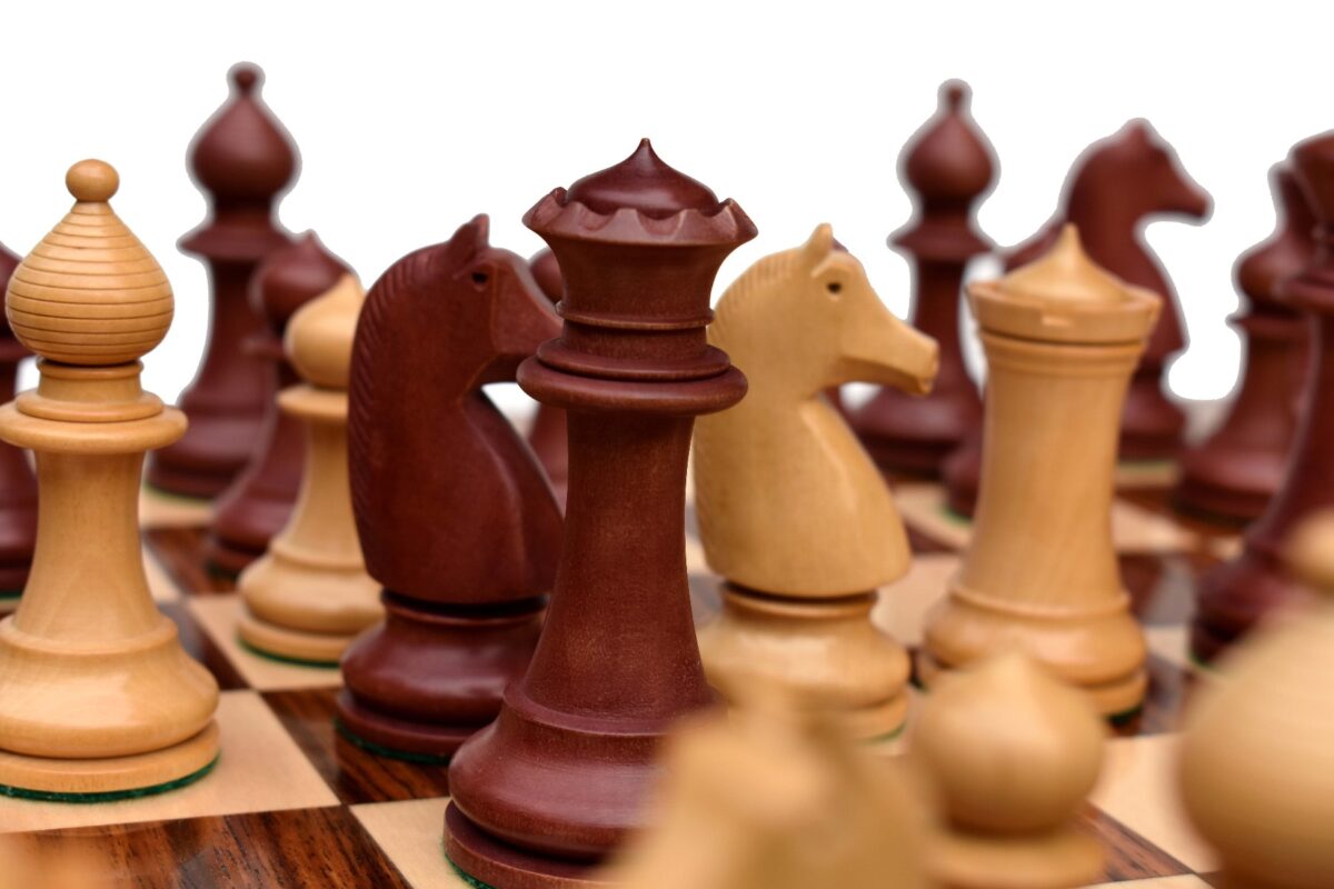 The Chavet series Chess Pieces Boxwood & Brown Glided 3.75" King-2483