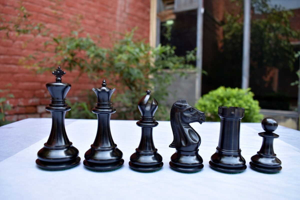 Legend Series Chess Pieces Boxwood & Ebony 4.25" King-2734