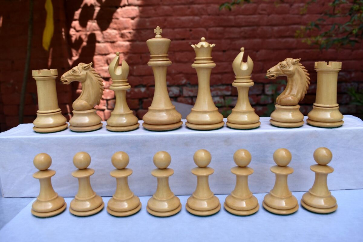 The Mustang Series Chess Pieces Boxwood & Ebony 4.4" King-2623