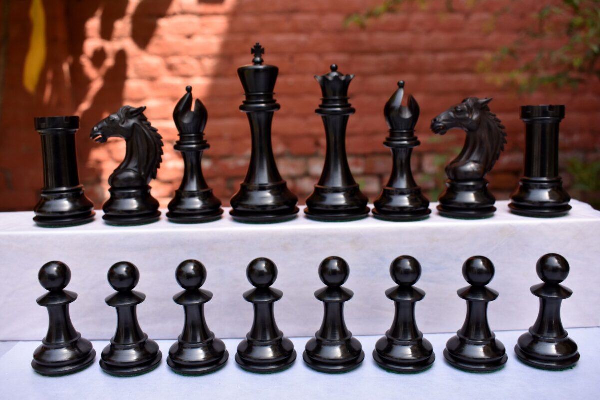 The Mustang Series Chess Pieces Boxwood & Ebony 4.4" King-2624