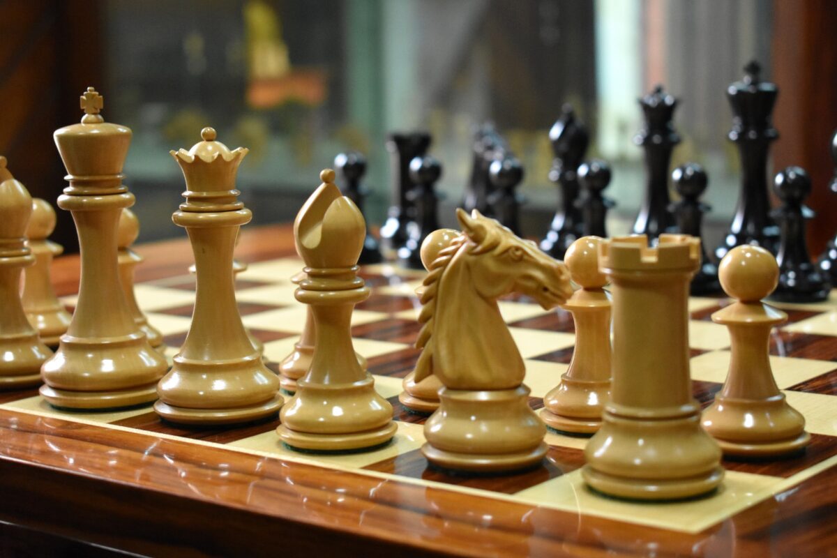 St John Series Chess Pieces Matte Finish Boxwood & Ebony 4.4" King-2695