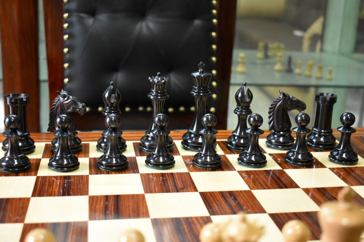 St John Series Chess Pieces Matte Finish Boxwood & Ebony 4.4" King-2699