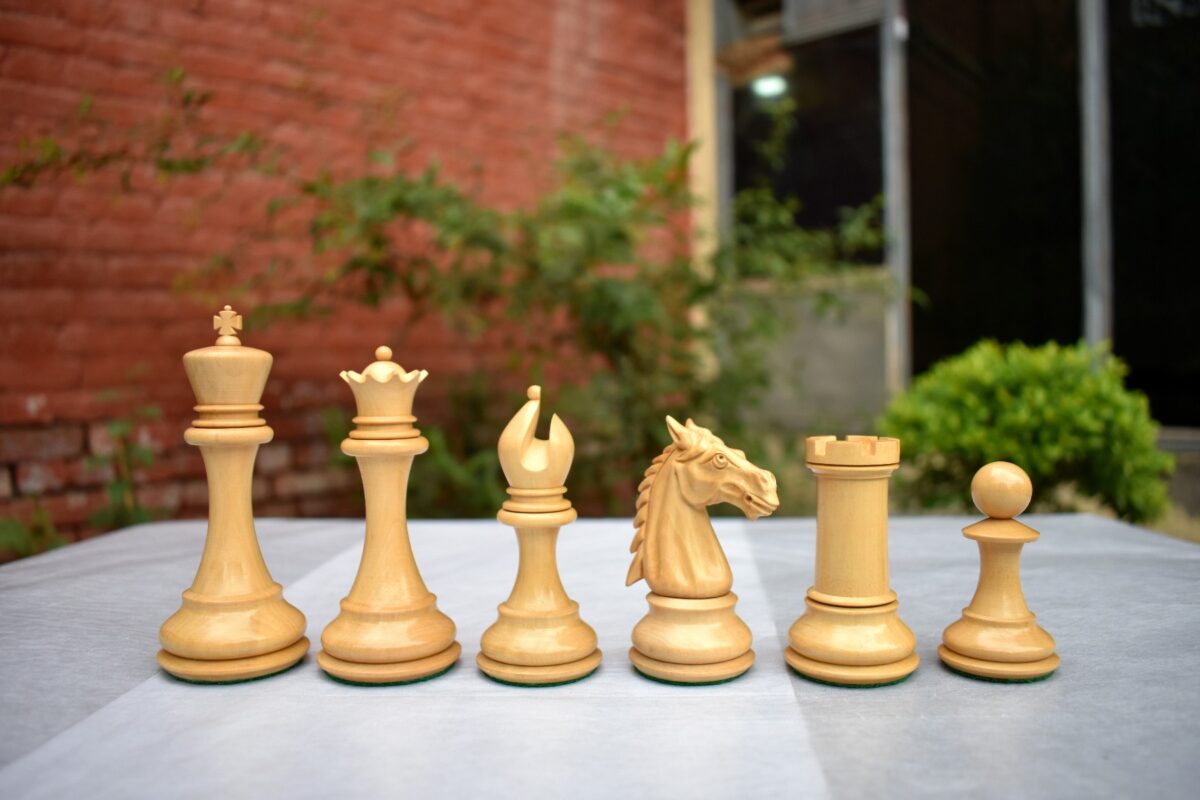 St John Series Chess Pieces Matte Finish Boxwood & Ebony 4.4" King-2700