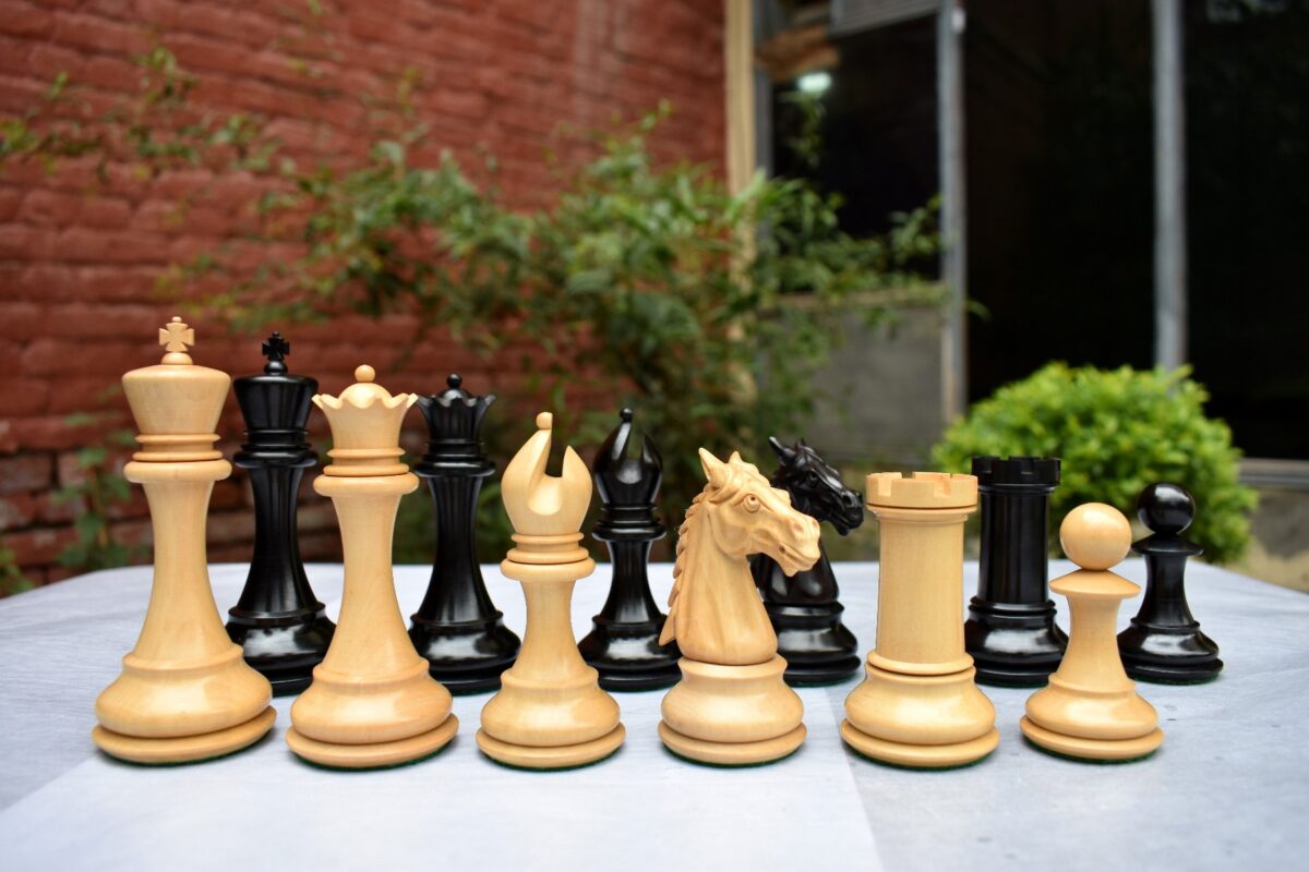 St John Series Chess Pieces Matte Finish Boxwood & Ebony 4.4" King-2701