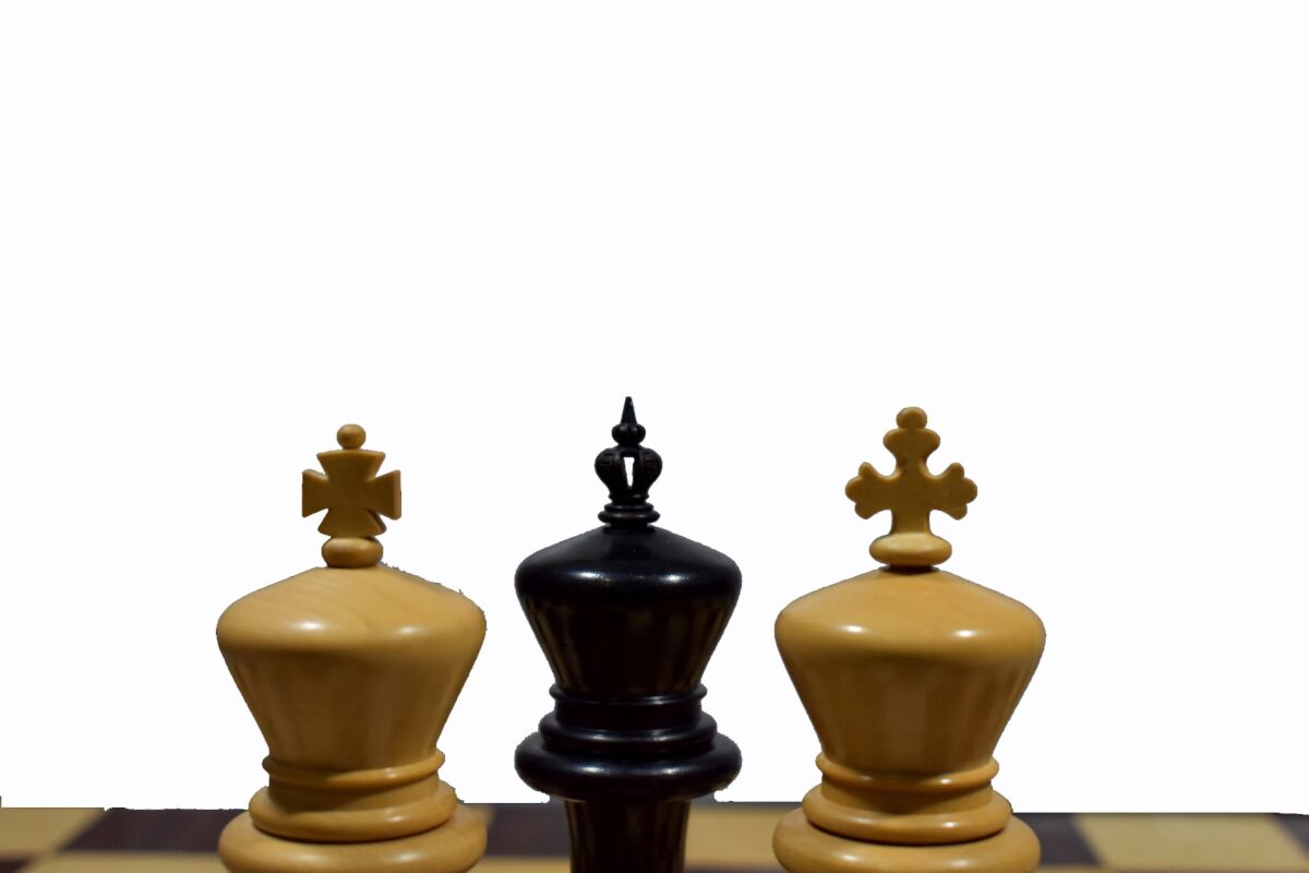 Sebastian Series Chess Pieces Matte Finish Boxwood & Ebony 4.4" King-2692