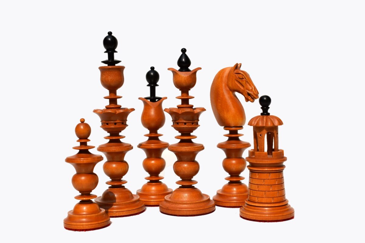 The Selenus Series 18th Century Chess Pieces Antiqued Boxwood & Ebony 4.4" King-2078