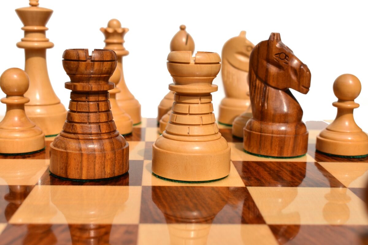 Mechanics Institute Series Chess Set Boxwood & Sheesham 4.25" King with 2.25" Square signature Series Chess Board-4032