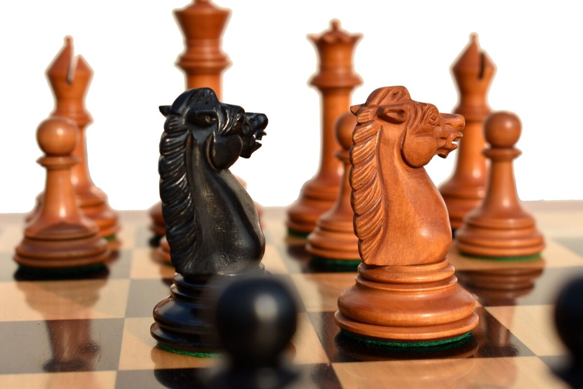 1890- Royal Staunton chess Pieces BCC reproduction Antiqued Boxwood & Ebony 4.4" King-6093