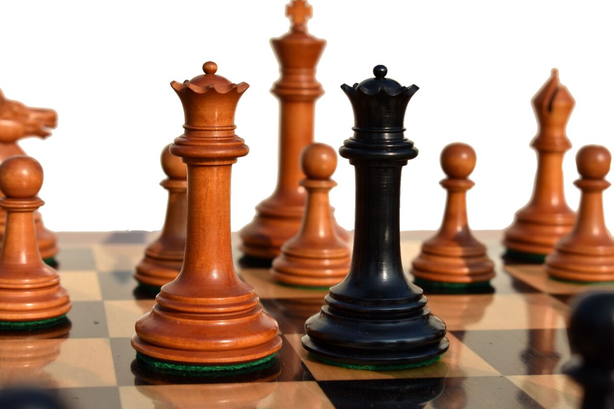 1890- Royal Staunton chess Pieces BCC reproduction Antiqued Boxwood & Ebony 4.4" King-6096