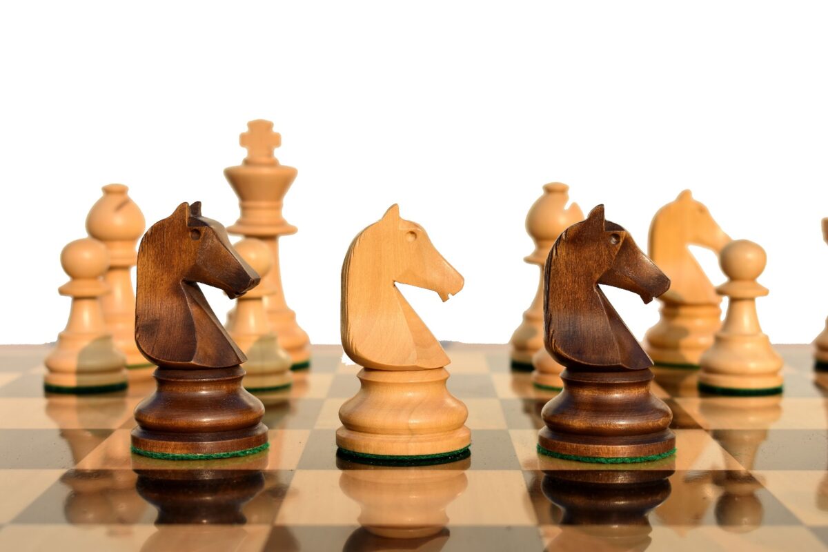 B210 Henri Chavet Series - 1980-1990 reproduction-Chess Pieces Boxwood & Dark Antique Gilded 3.625" King-6021