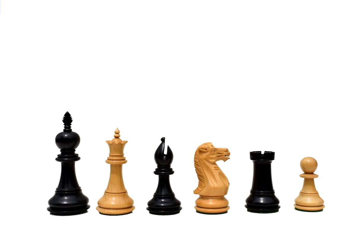 The Royal Knight Chess Set Boxwood & Ebonized 4" King with 2" Square chess board & storage Box-5693