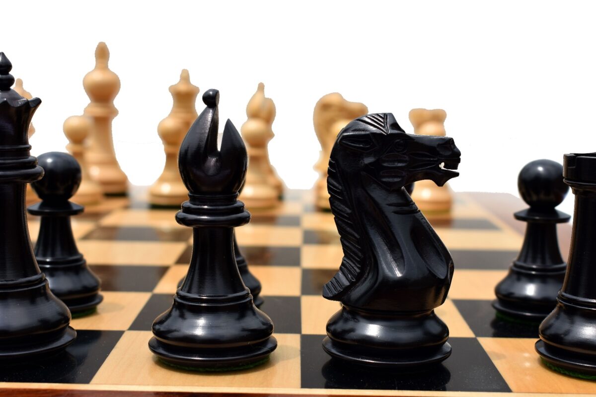 The Royal Knight Chess Set Boxwood & Ebonized 4" King with 2" Square chess board & storage Box-5699