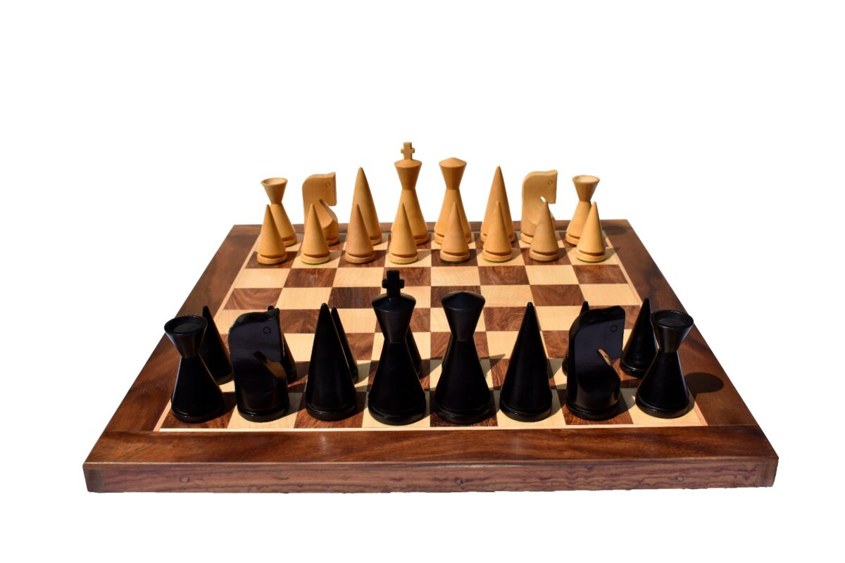 The Classic Art Series Chess set Boxwood & Ebonized 3.9" King with 1.75" Square Chess Board-6227