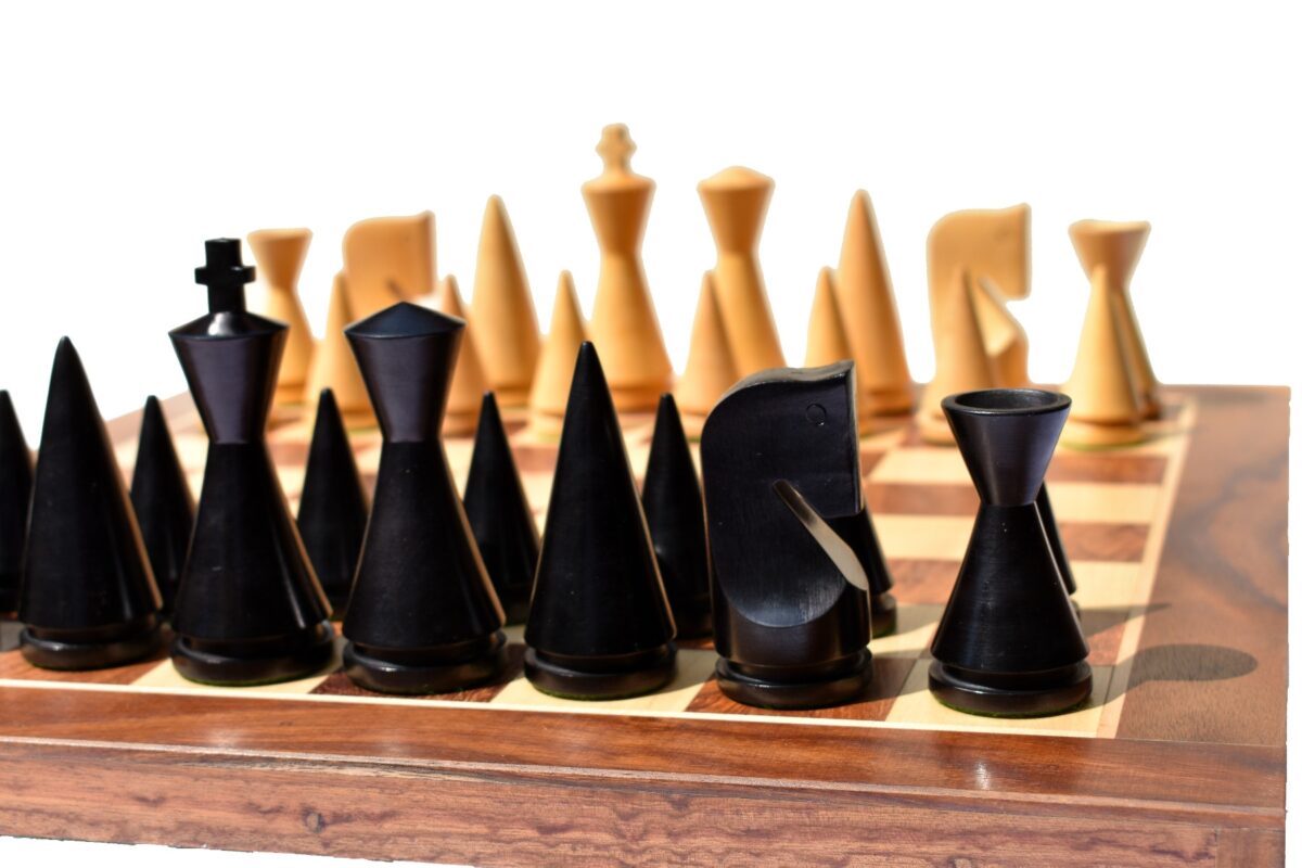 The Classic Art Series Chess set Boxwood & Ebonized 3.9" King with 1.75" Square Chess Board-0