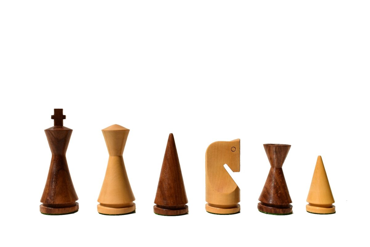 The Classic Art Series Chess set Boxwood & Sheesham 3.9" King with 1.75" Square Chess Board-6223