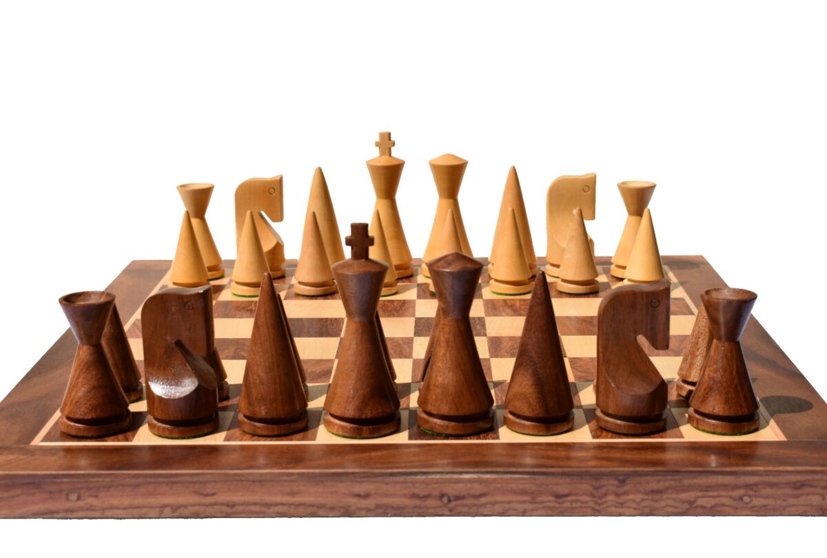 The Classic Art Series Chess set Boxwood & Sheesham 3.9" King with 1.75" Square Chess Board-6222