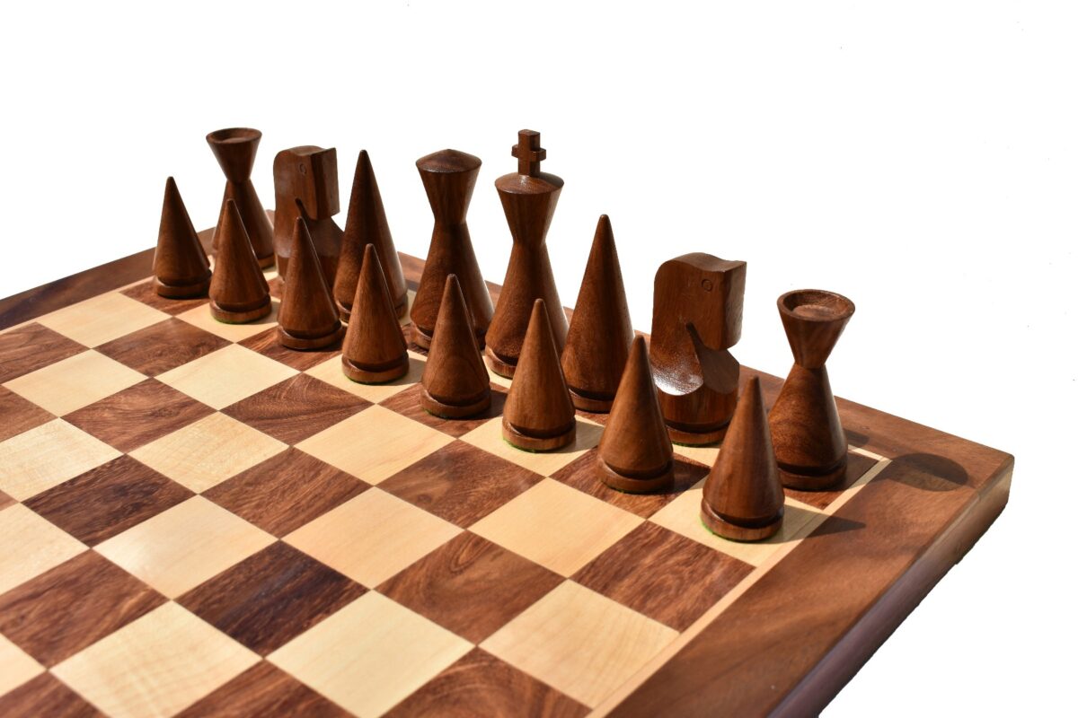 The Classic Art Series Chess set Boxwood & Sheesham 3.9" King with 1.75" Square Chess Board-6221