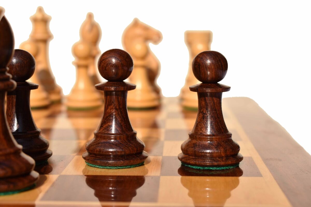 The Fierce Knight Complete chess set Boxwood & Sheesham 4" King with 2" Square chess board-6743