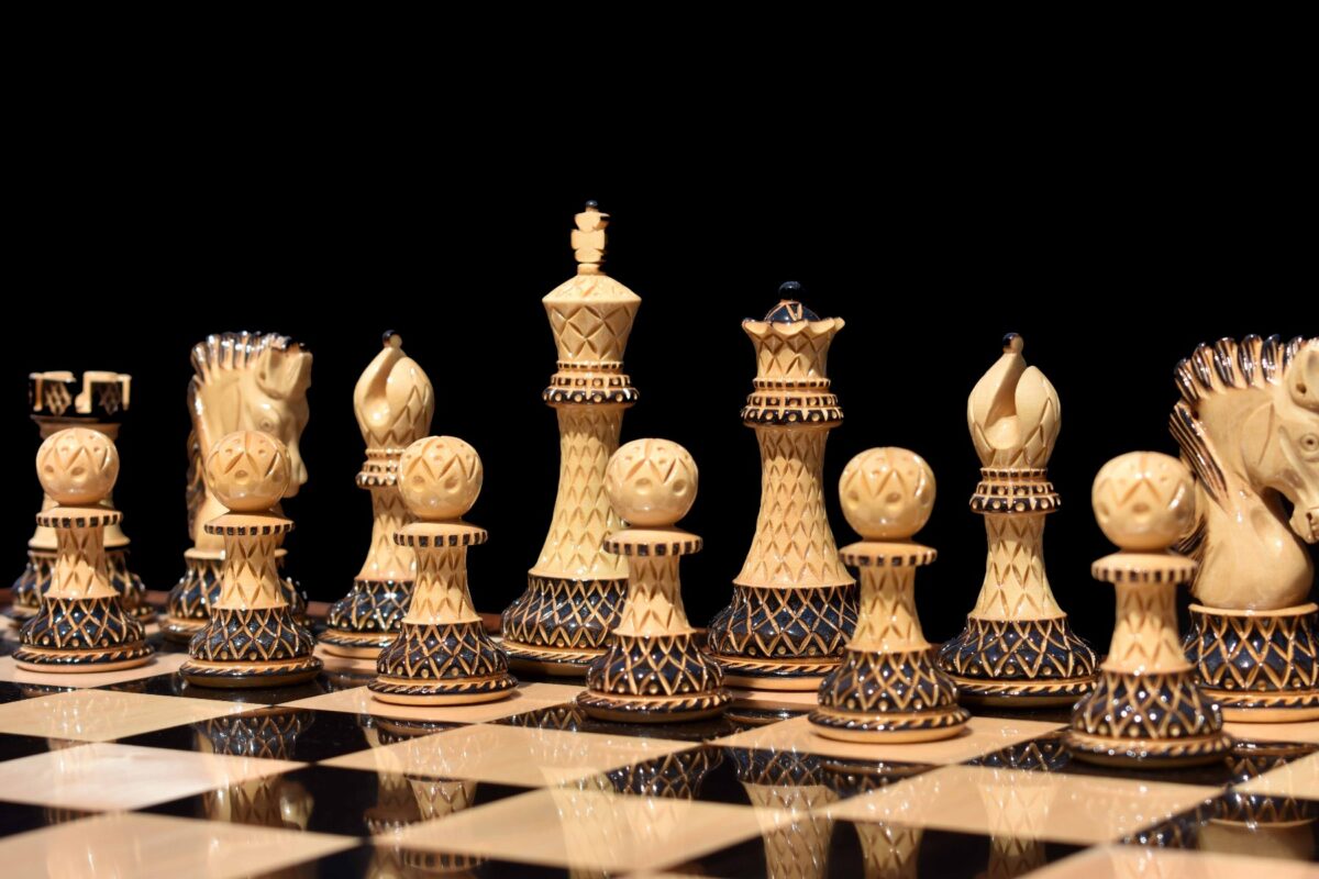 Limited Edition Designer Parker Series Chess Pieces Boxwood Burnt High Glossy 4" King-7401