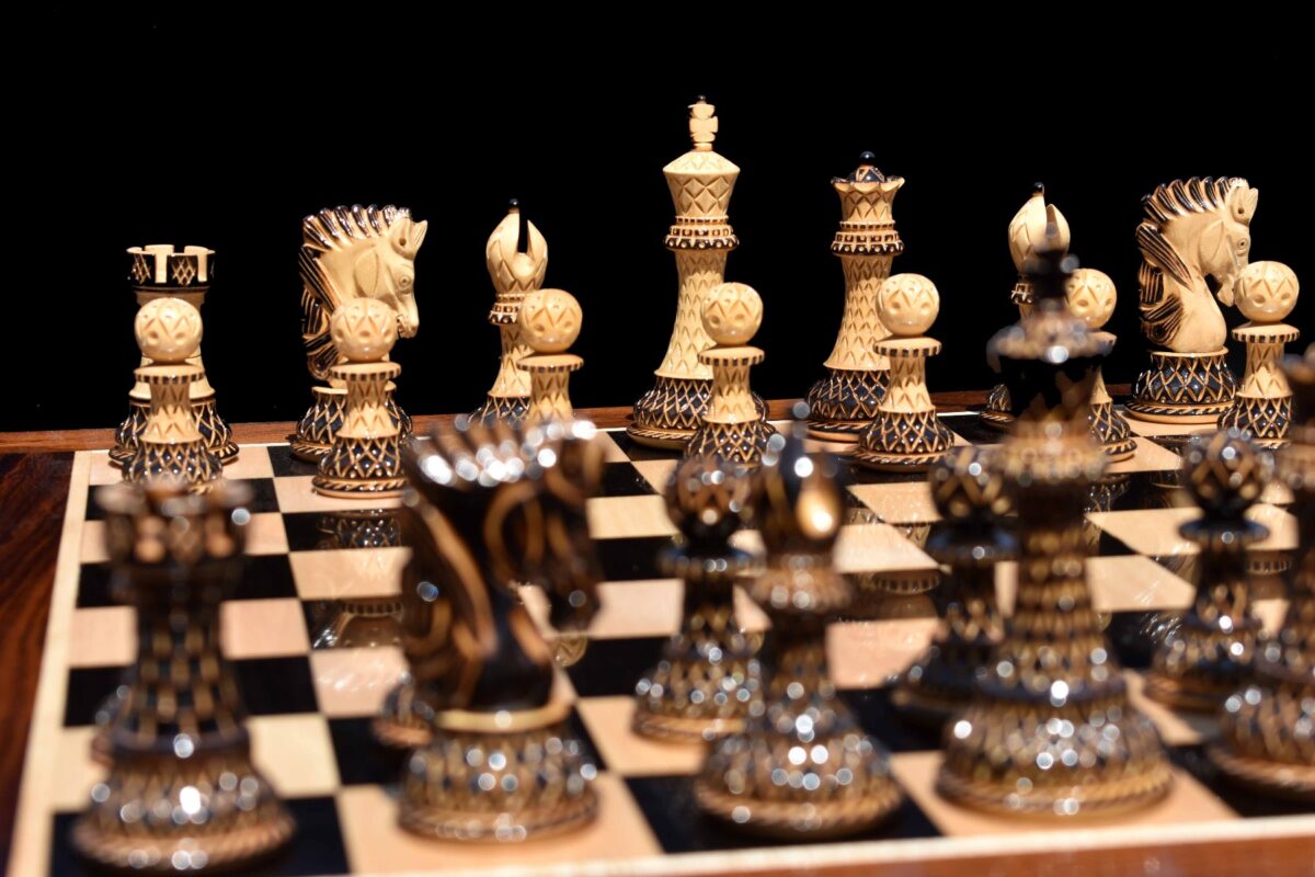 Limited Edition Designer Parker Series Chess Pieces Boxwood Burnt High Glossy 4" King-7402