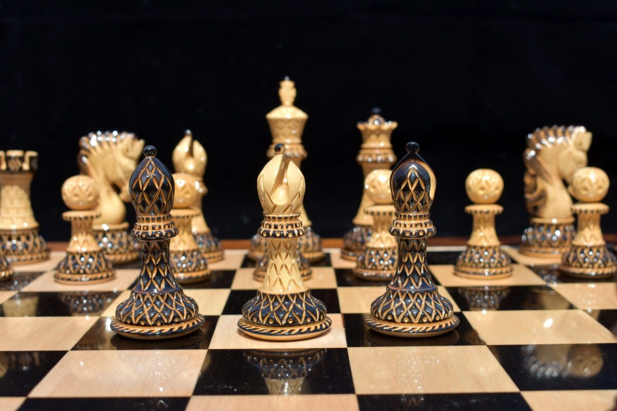 Limited Edition Designer Parker Series Chess Pieces Boxwood Burnt High Glossy 4" King-7404