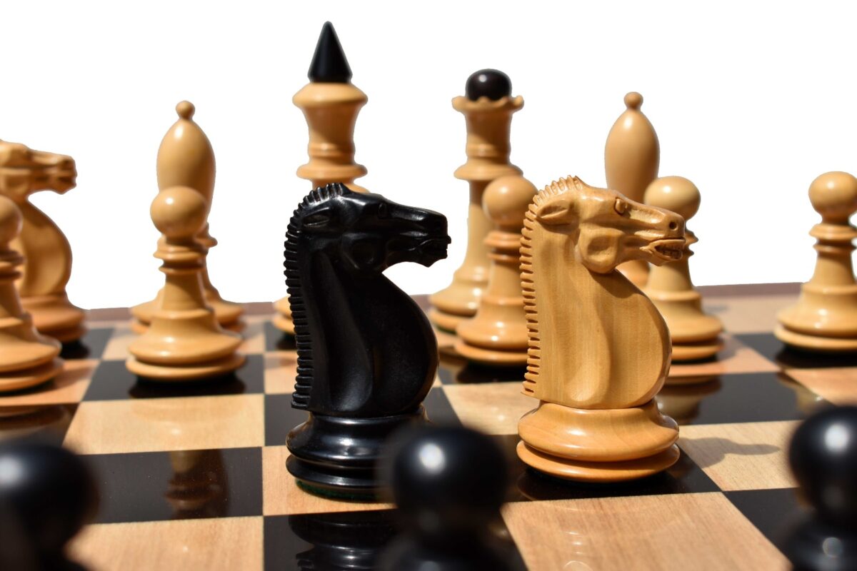 The Shkolnik Series version II soviet reproduction Chess Pieces Boxwood & Ebonized 3.5" King -7201