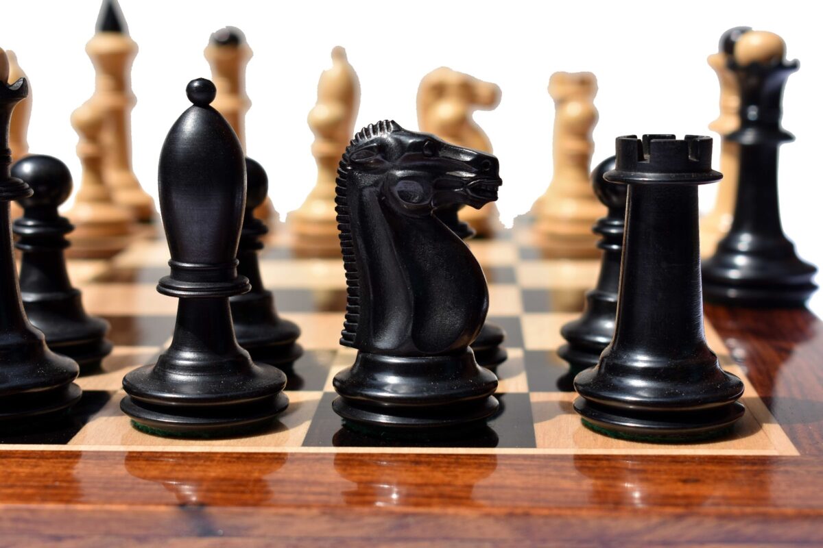 The Shkolnik Series version II soviet reproduction Chess Pieces Boxwood & Ebonized 3.5" King -0