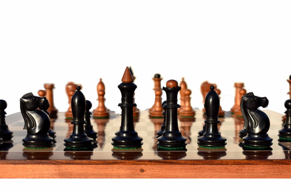 The Shkolnik soviet series reproduction Chess pieces Antiqued Boxwood & Ebonized 3.5" King -7638