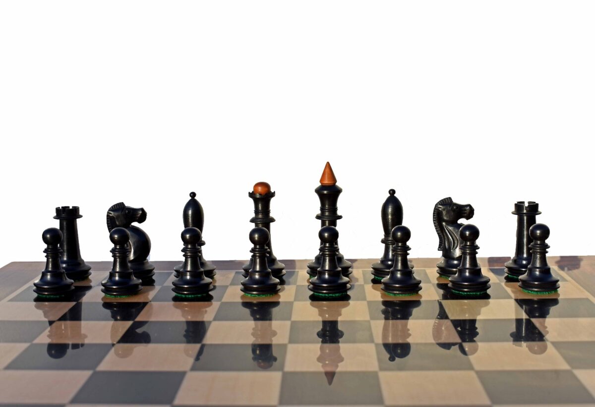 The Shkolnik soviet series reproduction Chess set Antiqued Boxwood & Ebonized 3.5" King with 1.75" Square Chess board-7623