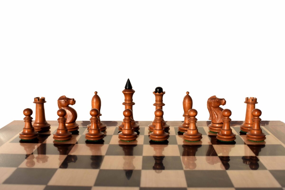 The Shkolnik soviet series reproduction Chess pieces Antiqued Boxwood & Ebonized 3.5" King -7632