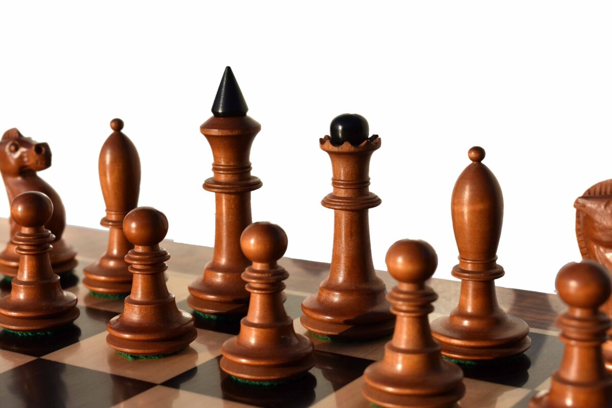 The Shkolnik soviet series reproduction Chess pieces Antiqued Boxwood & Ebonized 3.5" King -7636