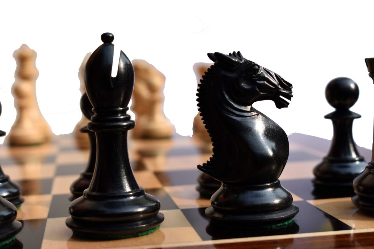 New Hasting Series chess set Boxwood & Ebony 4.25" King with 2.25" Square chess board-7955