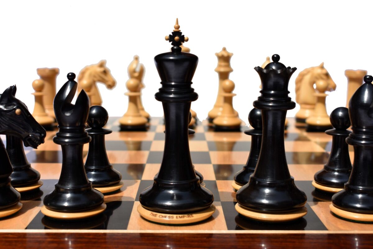 The Barbarian Knight Chess set Boxwood & Ebony 4.4" King with 2.25" square chess board-8177