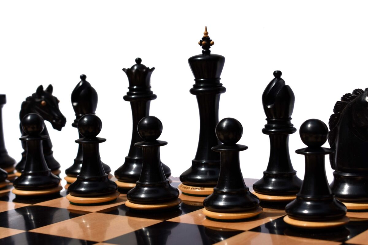 The Barbarian Knight Chess set Boxwood & Ebony 4.4" King with 2.25" square chess board-8182