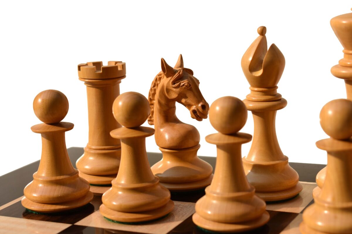 The sheffield Series chess pieces Boxwood & Ebony 4.4" King-8360