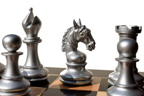 The sheffield Series chess Pieces Silver & Black Boxwood Lacquered 4.4" King -0