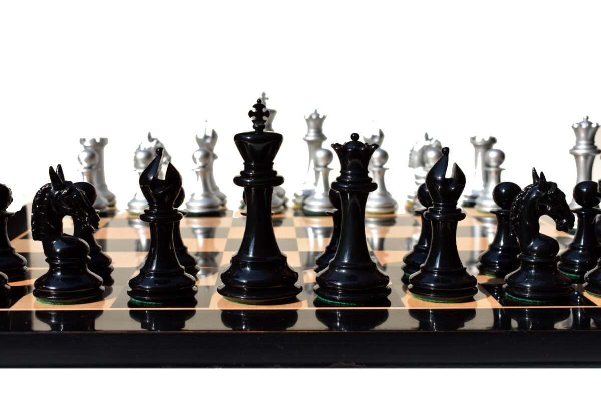 The sheffield Series chess Pieces Silver & Black Boxwood Lacquered 4.4" King -8406