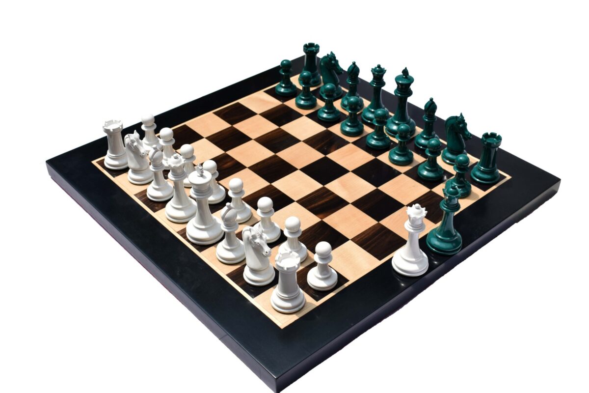 Queens Gambit Series II chess set White & Green Lacquer Boxwood 4" King-8748