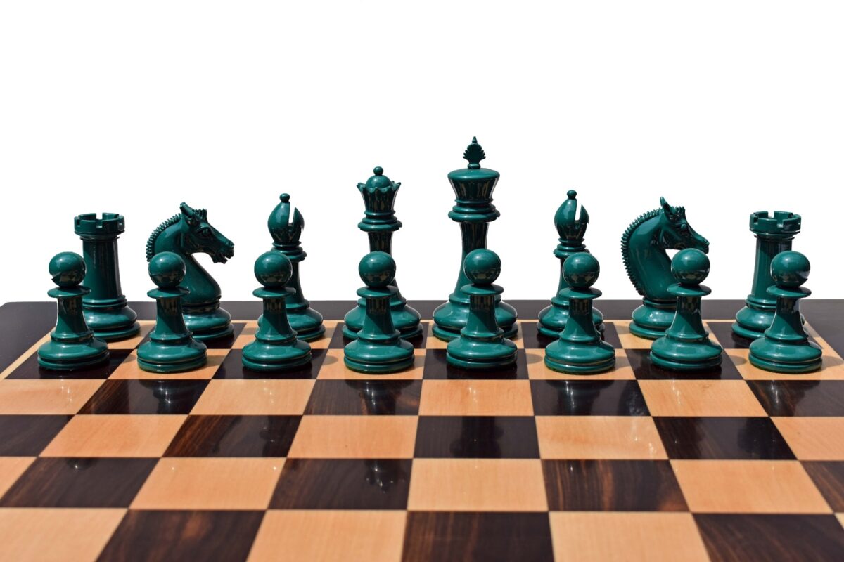 Queens Gambit Series II chess set White & Green Lacquer Boxwood 4" King-8753