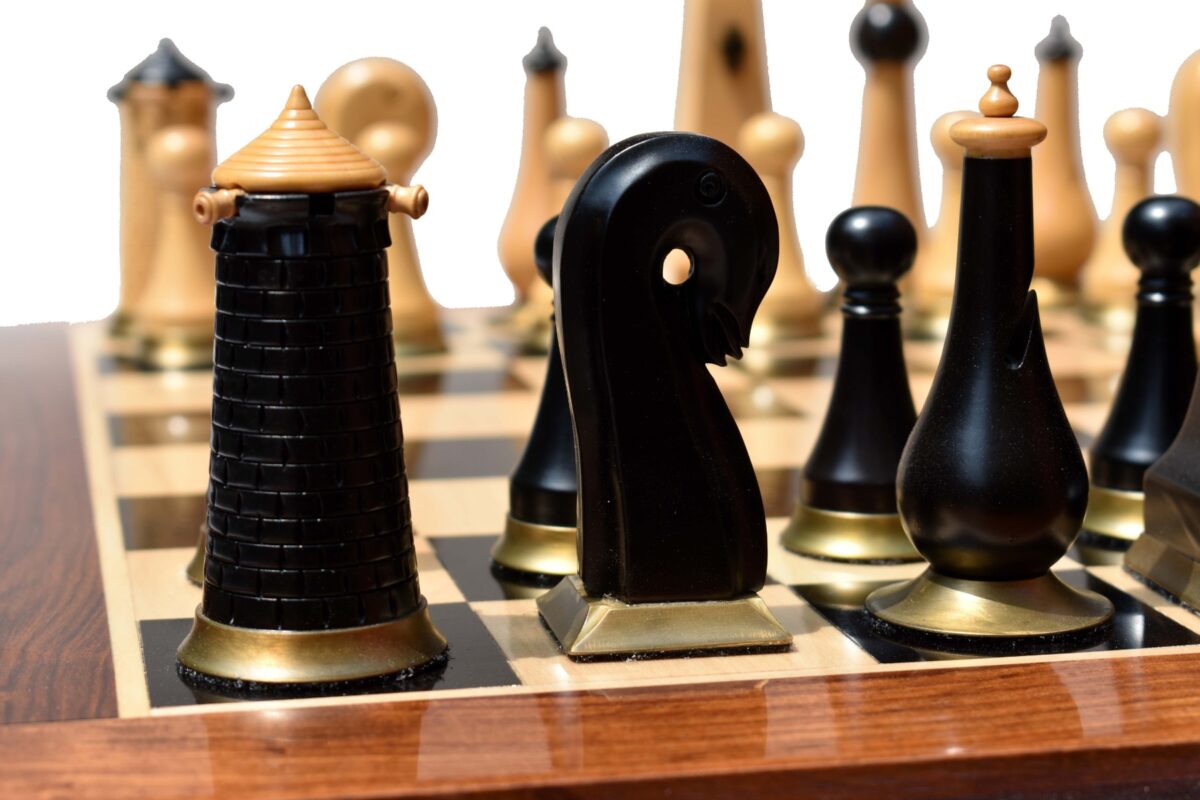 Limited Edition--The Hallgrimur Reykjavik Series chess pieces Boxwood & Ebony 4.5" king -8816