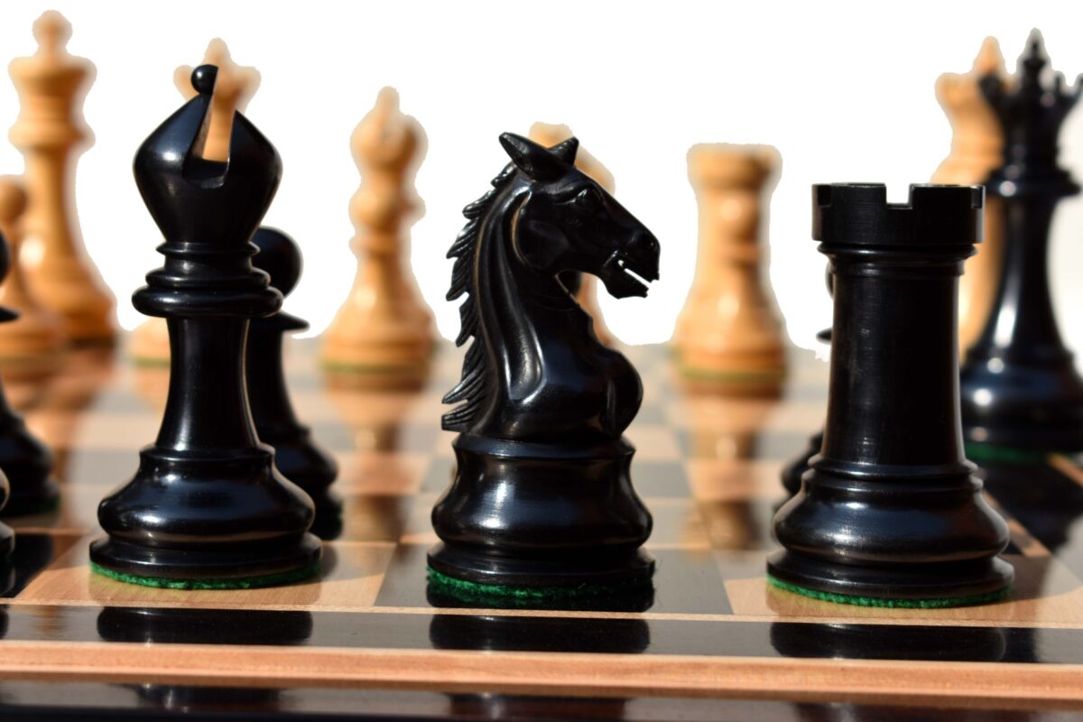 King's Crown Series Chess set Boxwood & Ebony 4.25" King with 2.25" Royal Castle chess board-8887