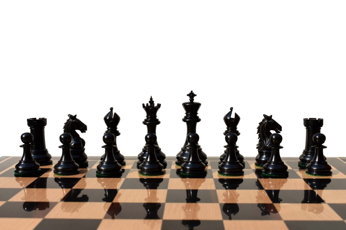 King's Crown Series Chess set Boxwood & Ebony 4.25" King with 2.25" Royal Castle chess board-8885