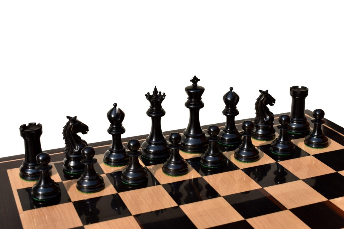 King's Crown Series Chess set Boxwood & Ebony 4.25" King with 2.25" Royal Castle chess board-8884