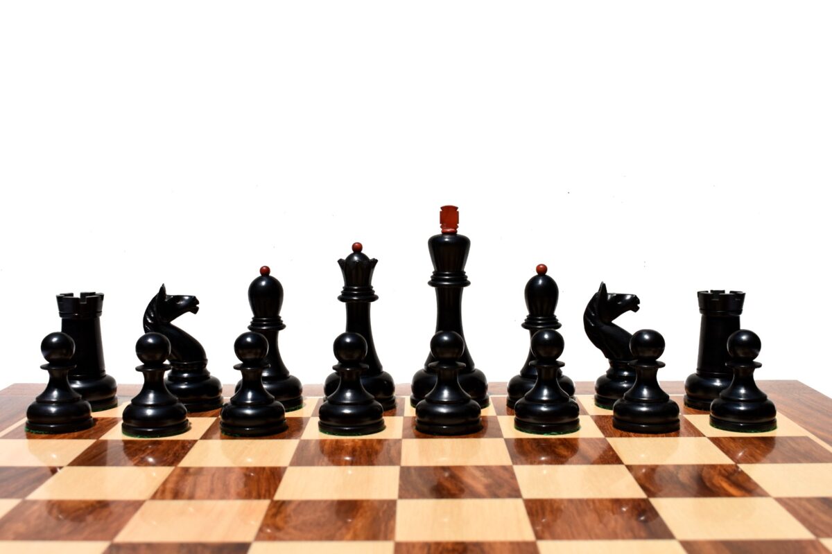 THE REPRODUCTION OF 1960 MIKHAIL TAL CHESS SET CRIMSON BOXWOOD & EBONIZED 4.125" KING WITH 2" SQUARE CHESS BOARD-9114