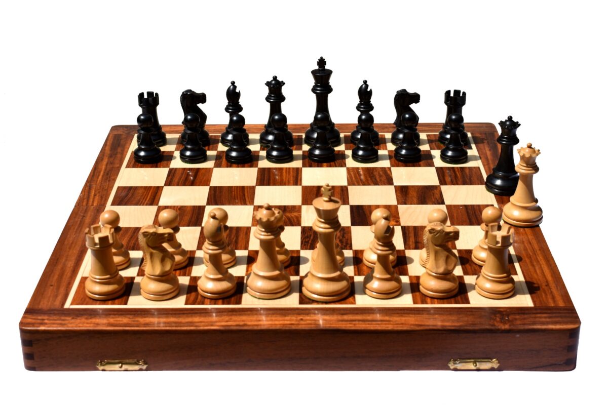 The British Staunton Boxwood & Ebonized 4" King with 18" chess board-9353