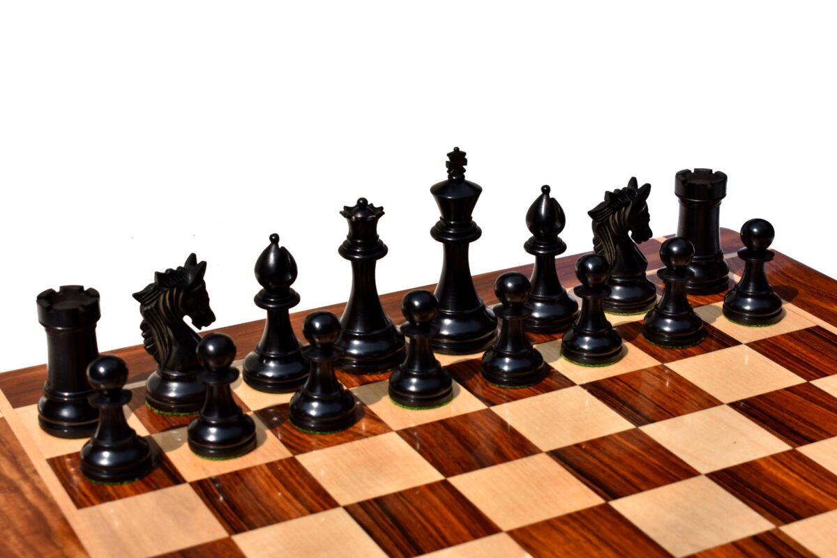 The Lord Wings Series Boxwood & Ebonized 4" King with 2" square chess board-9401