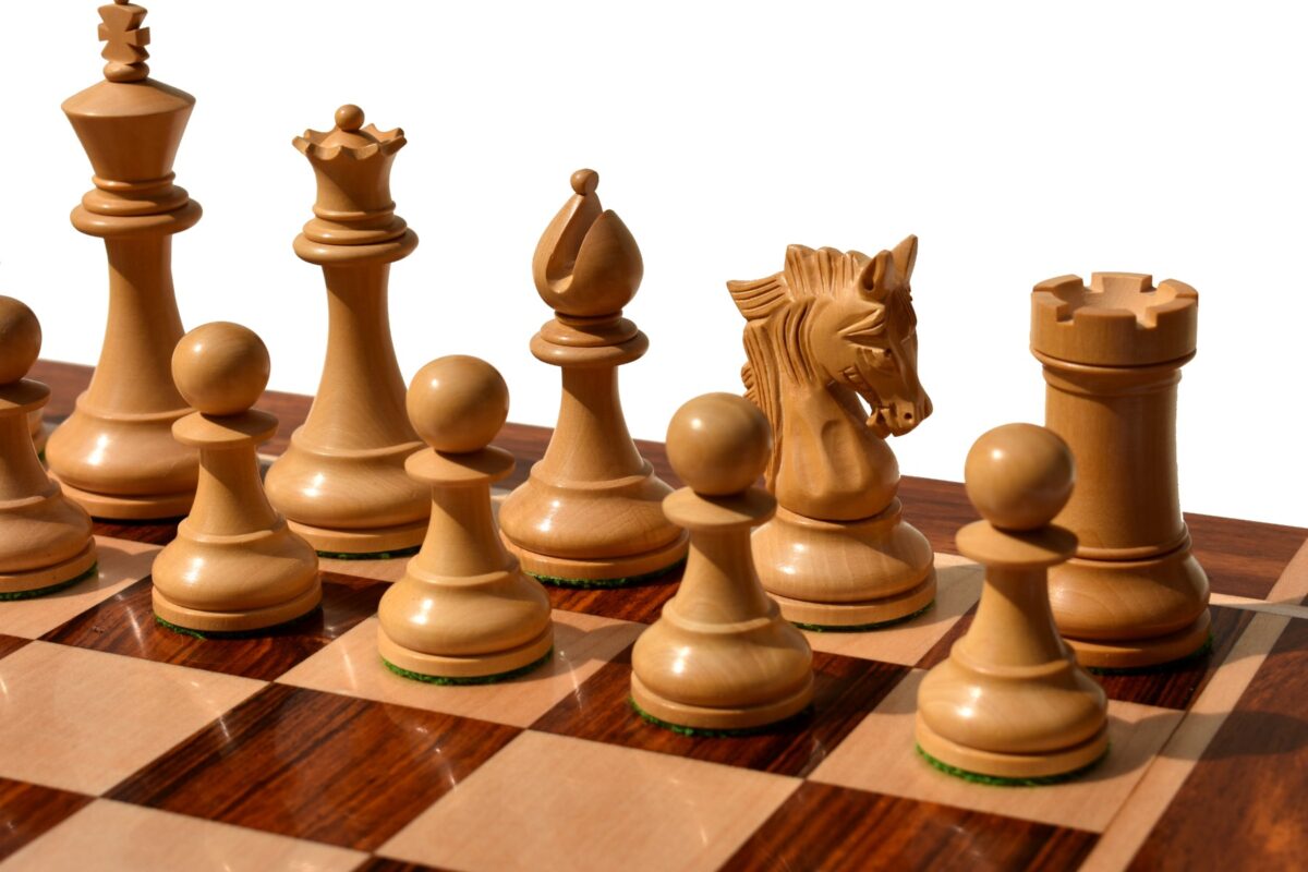 The Lord Wings Series Boxwood & Ebonized 4" King with 2" square chess board-9405